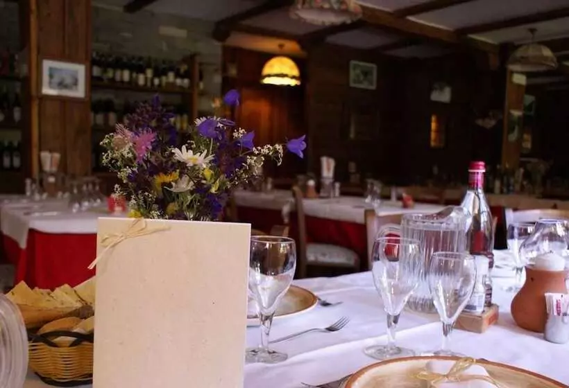 Hotelli Albergo Boule De Neige