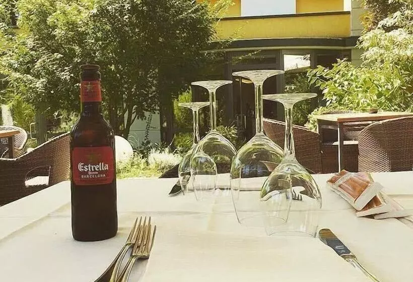 Hotelli Albergo Ristorante Castello
