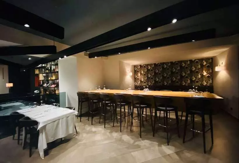 Hotelli Albergo Ristorante Castello