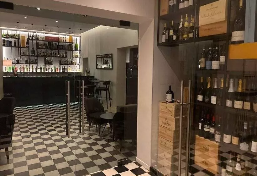 Hotelli Albergo Ristorante Castello