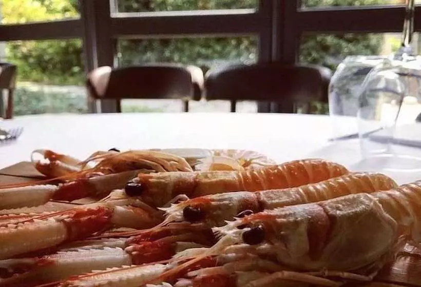 Hotelli Albergo Ristorante Castello