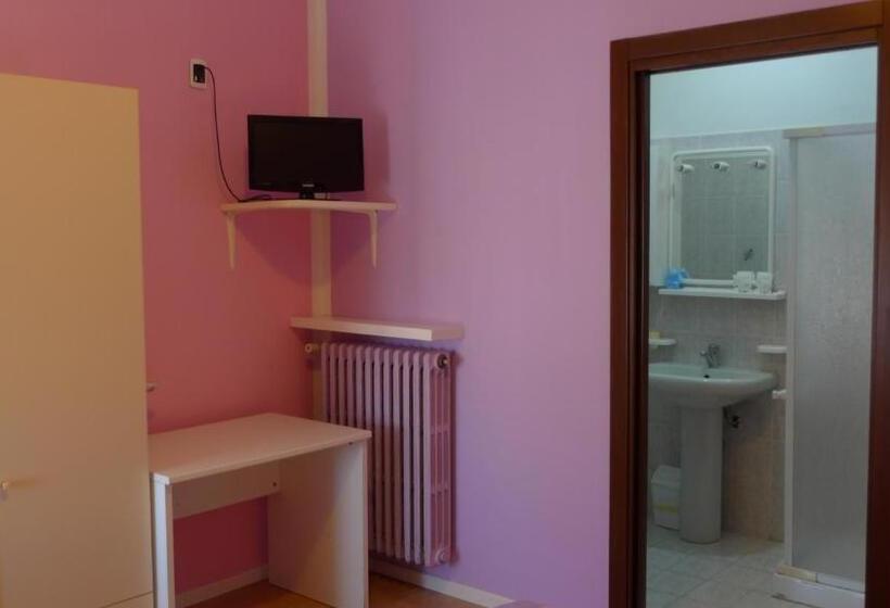 ホテル Albergo Simonati