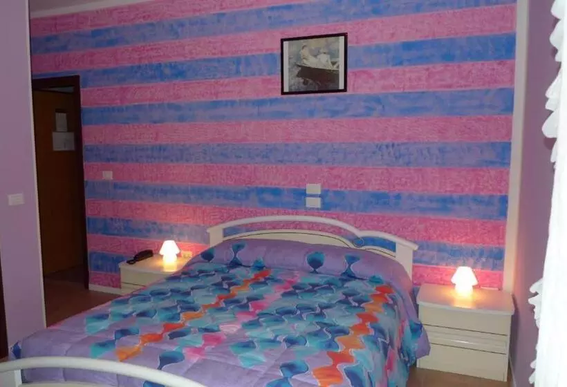 ホテル Albergo Simonati