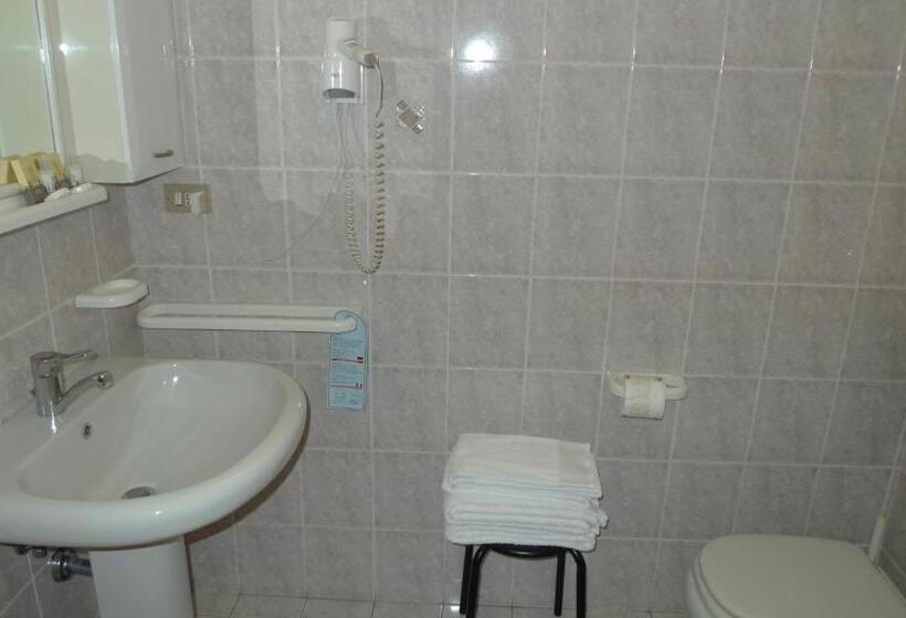 ホテル Albergo Simonati