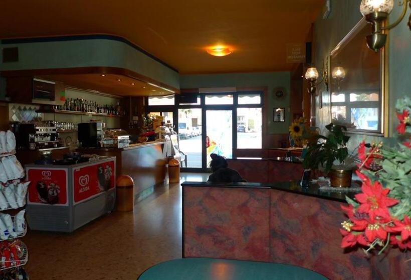 ホテル Albergo Simonati