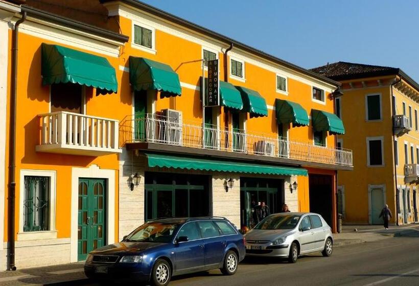 ホテル Albergo Simonati