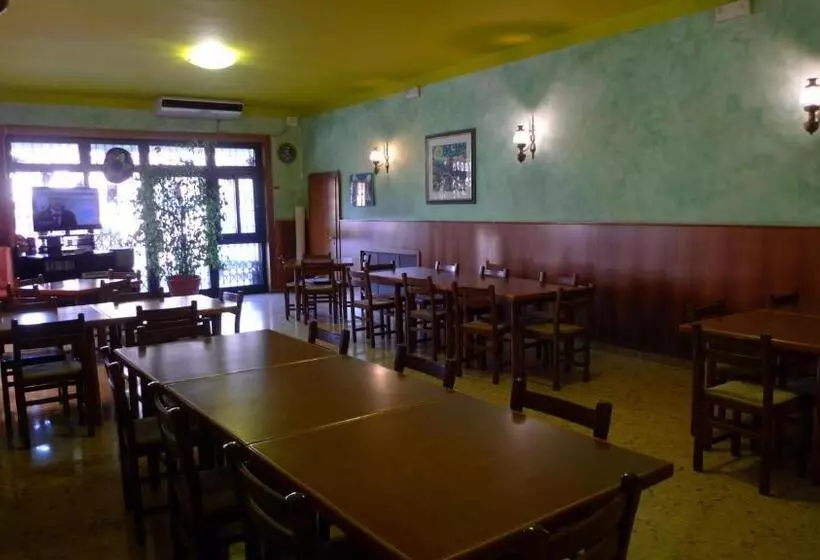 ホテル Albergo Simonati