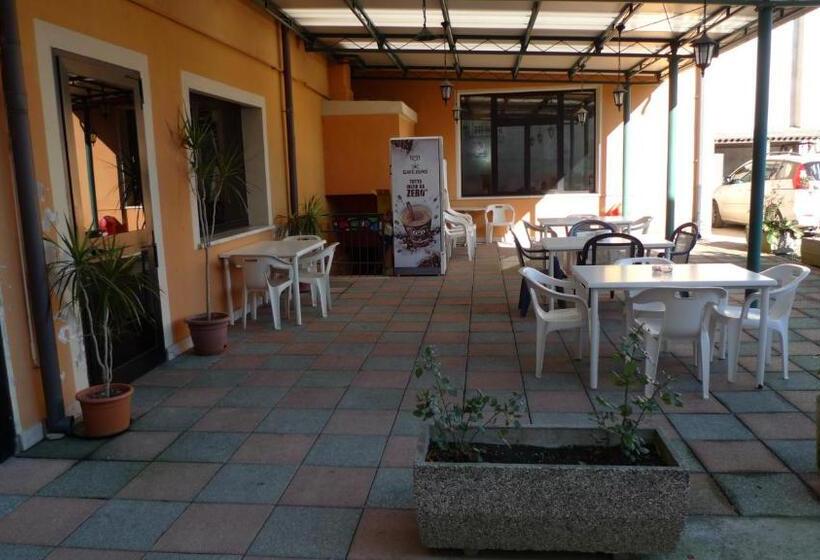 ホテル Albergo Simonati