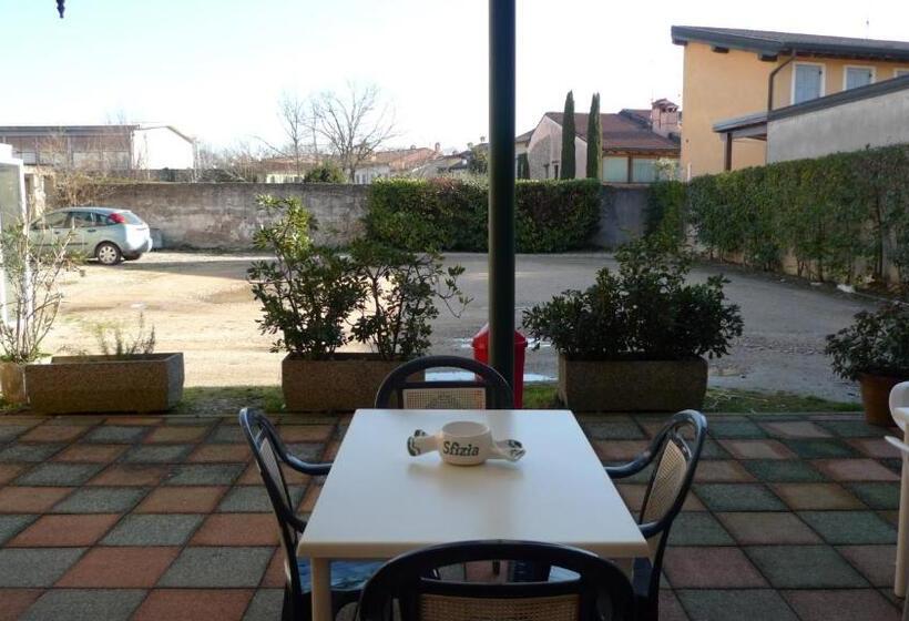 ホテル Albergo Simonati