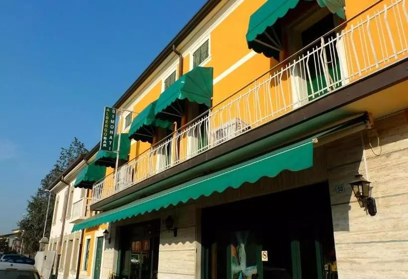 ホテル Albergo Simonati