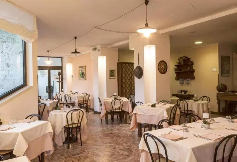 Hotelli Albergo Vecchio Forno