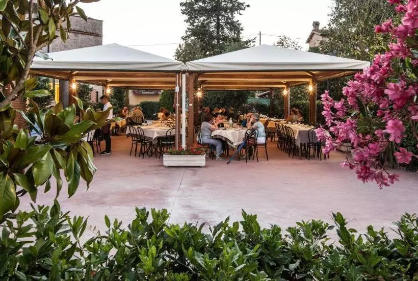 Hotelli Albergo Vecchio Forno