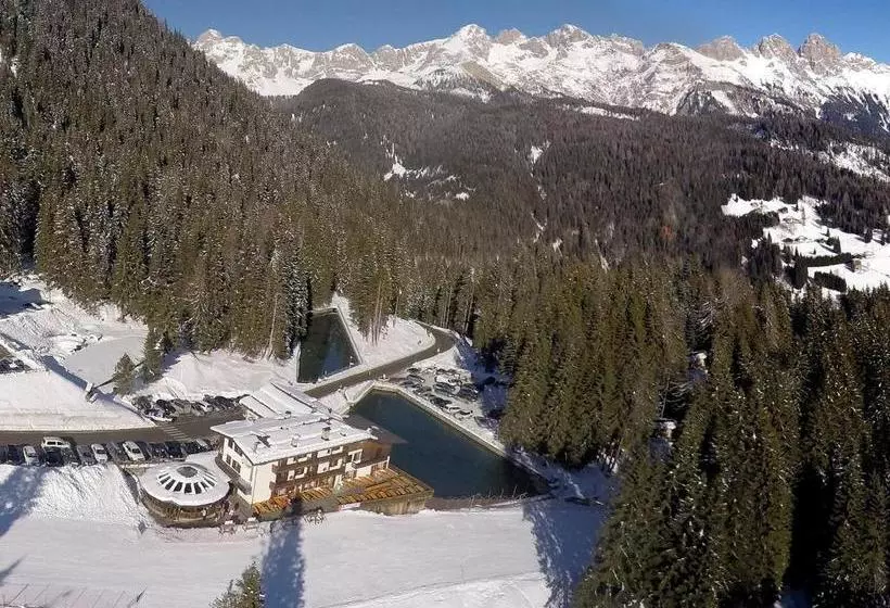 Hotelli Pensione Dolomiti