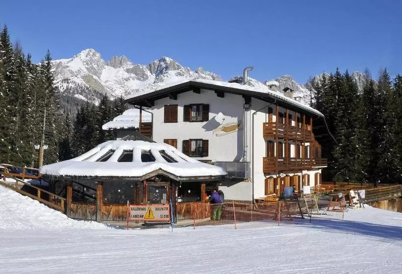 Hotelli Pensione Dolomiti