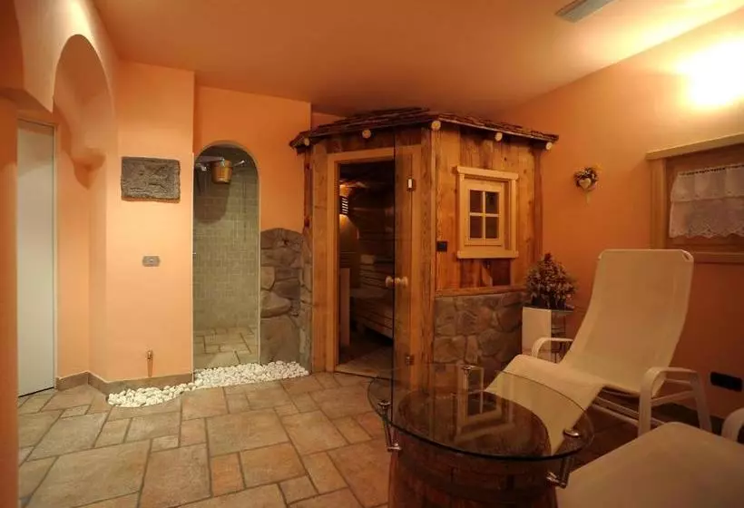 Hotelli Pensione Dolomiti