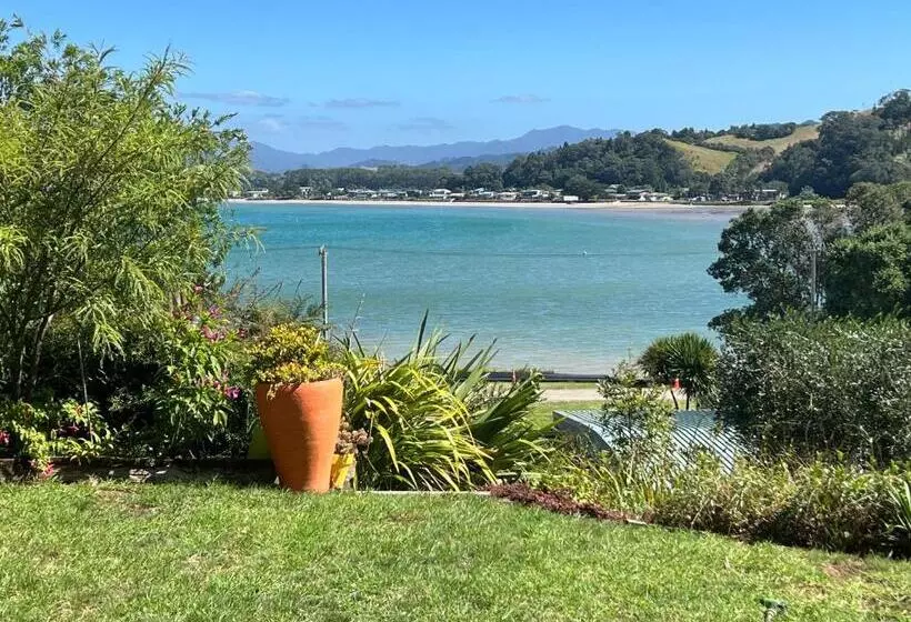 Aamiaismajoitus (B&B) Brophys Beach Studio