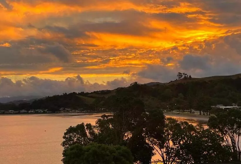 Aamiaismajoitus (B&B) Brophys Beach Studio