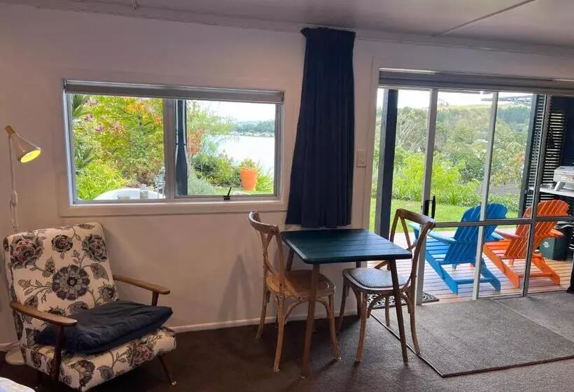 Aamiaismajoitus (B&B) Brophys Beach Studio