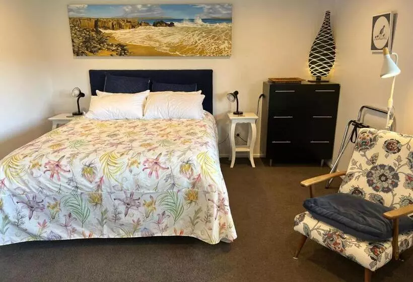 Aamiaismajoitus (B&B) Brophys Beach Studio