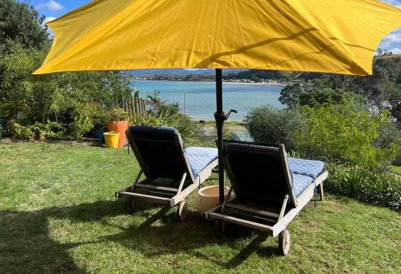 Aamiaismajoitus (B&B) Brophys Beach Studio