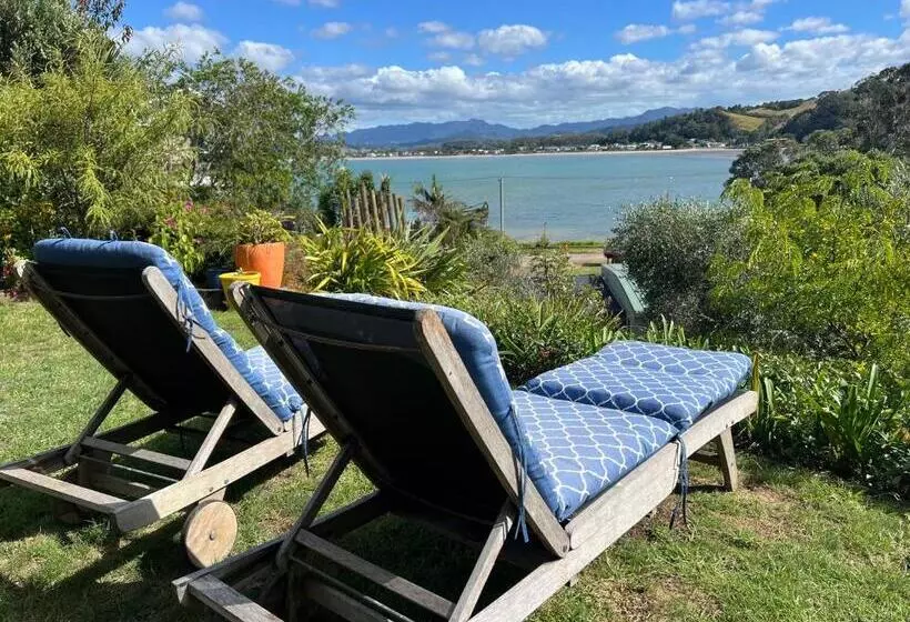 Aamiaismajoitus (B&B) Brophys Beach Studio