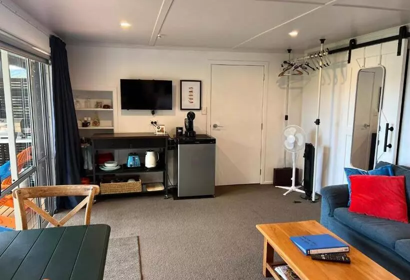 Aamiaismajoitus (B&B) Brophys Beach Studio