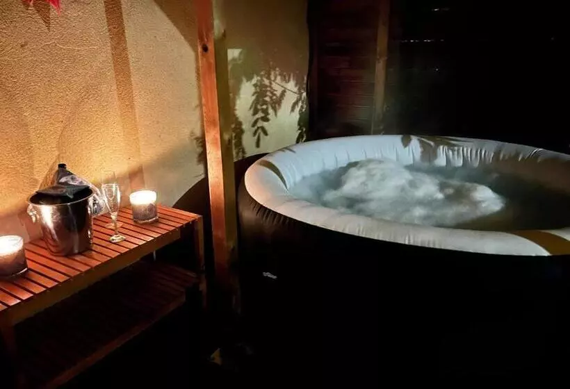 ベッドアンドブレックファースト Maison La Glycine