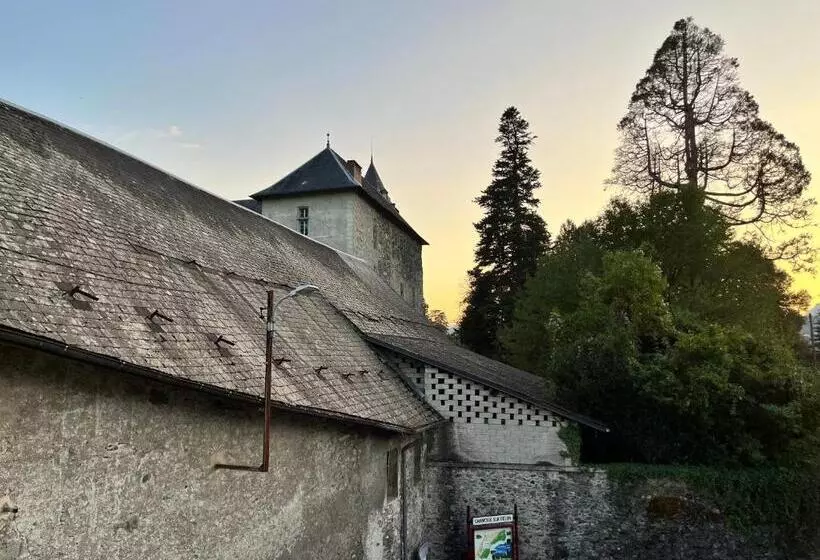 ベッドアンドブレックファースト Maison La Glycine