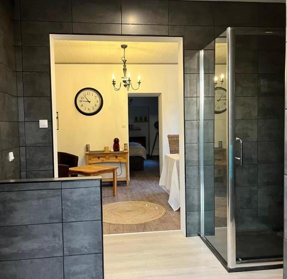 ベッドアンドブレックファースト Maison La Glycine