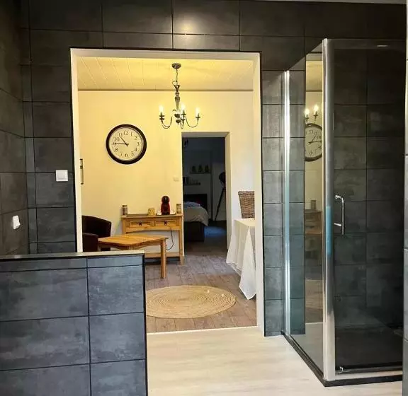 ベッドアンドブレックファースト Maison La Glycine