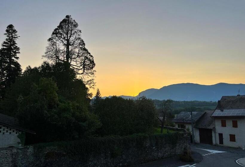 ベッドアンドブレックファースト Maison La Glycine