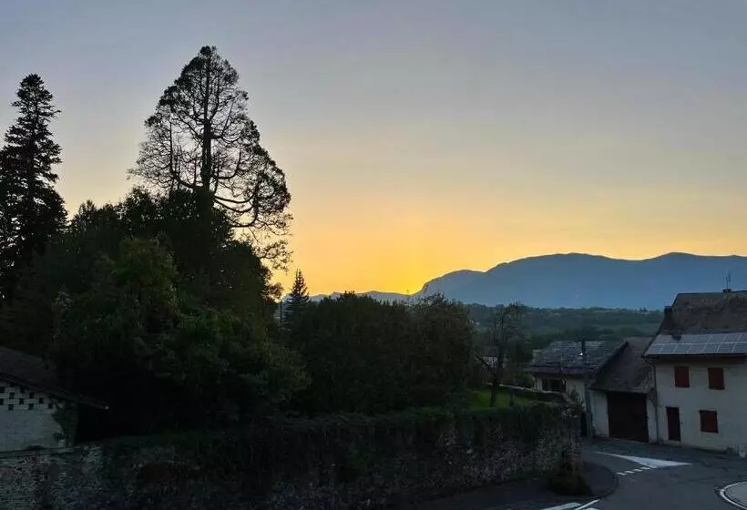 ベッドアンドブレックファースト Maison La Glycine