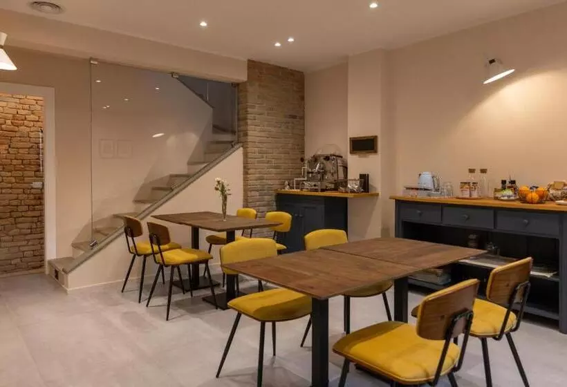 تختخواب و صبحانه Room & Breakfast Civico 07