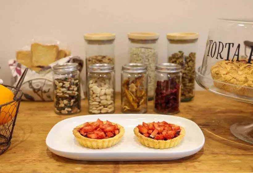 تختخواب و صبحانه Room & Breakfast Civico 07