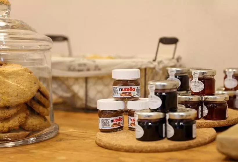 تختخواب و صبحانه Room & Breakfast Civico 07