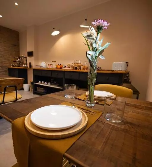 تختخواب و صبحانه Room & Breakfast Civico 07