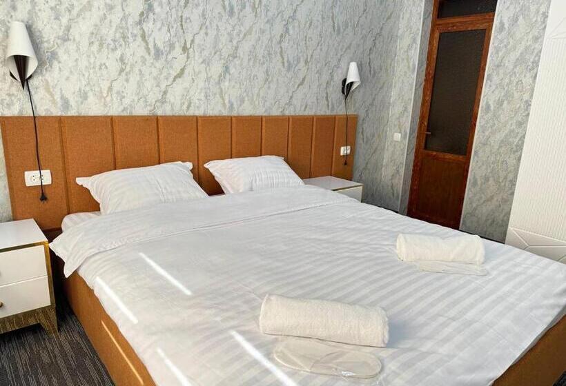 בית מלון כפרי Chashmafam