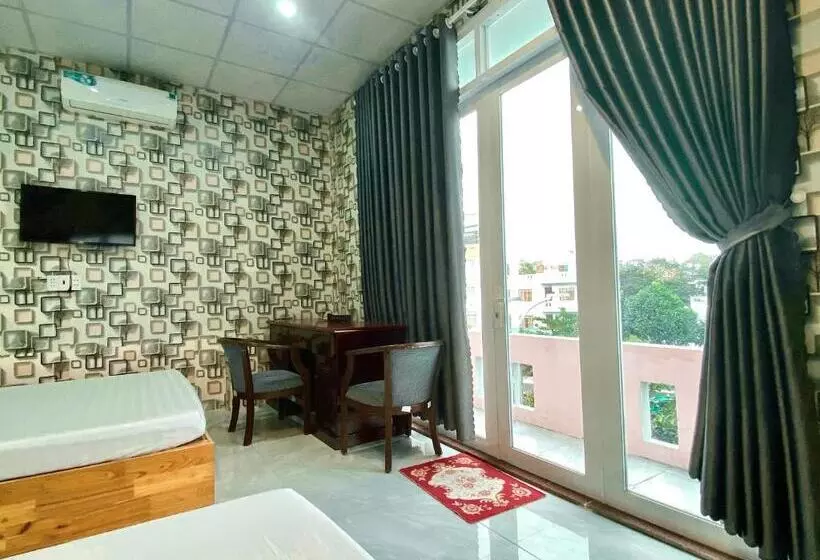 هتل Khách Sạn Hằng Trang