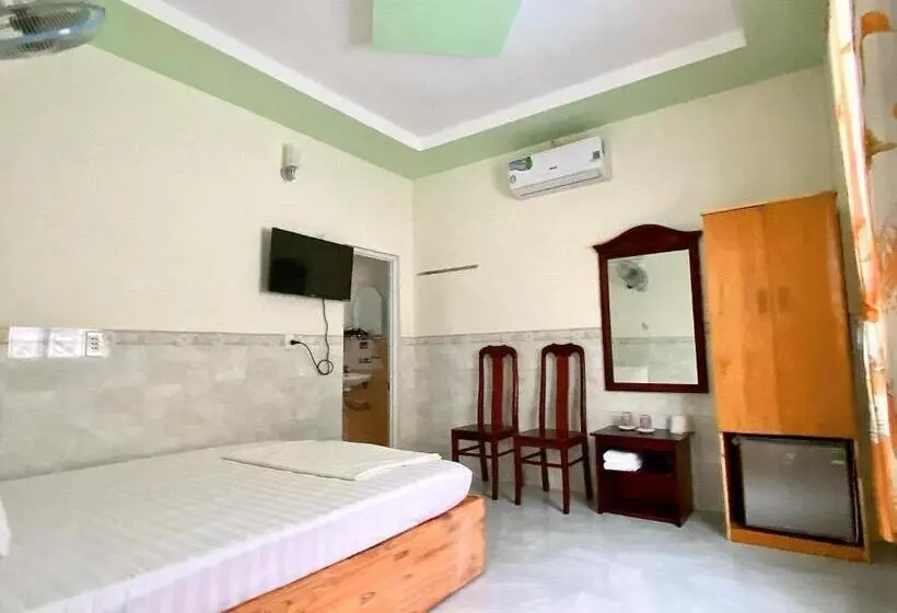 هتل Khách Sạn Hằng Trang