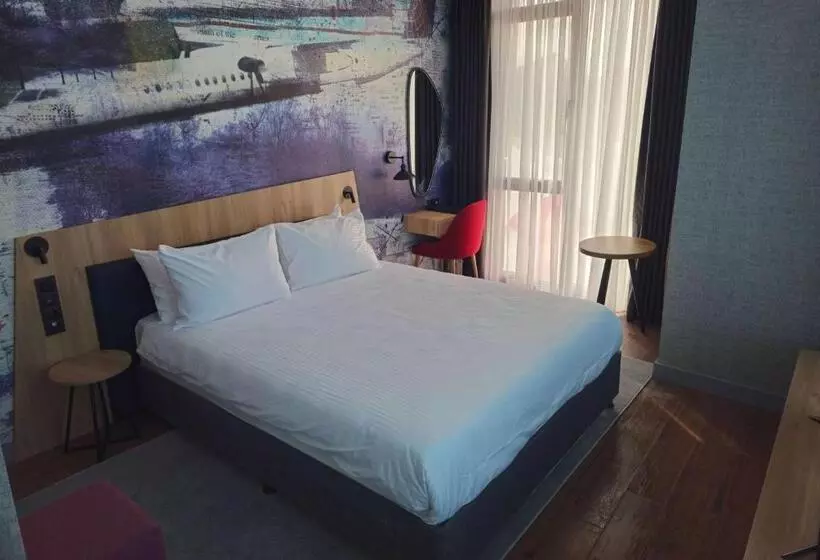 هتل Ramada Encore By Wyndham Istanbul Arnavutkoy