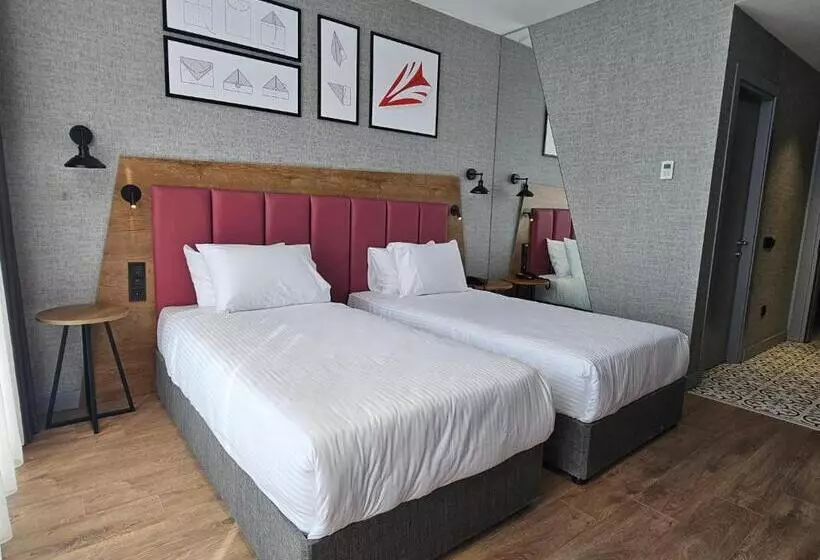 هتل Ramada Encore By Wyndham Istanbul Arnavutkoy