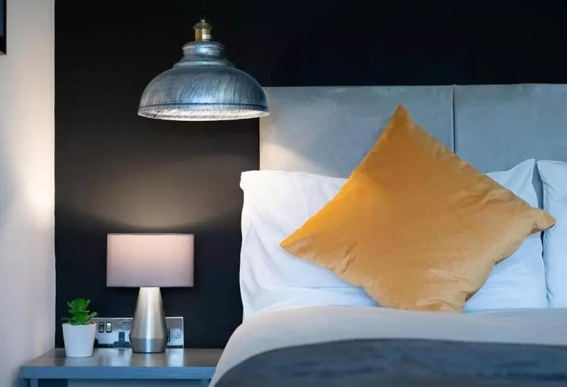 Midsummer House Premium Apartments With Sofa Beds & Sky Tv & Free Parking