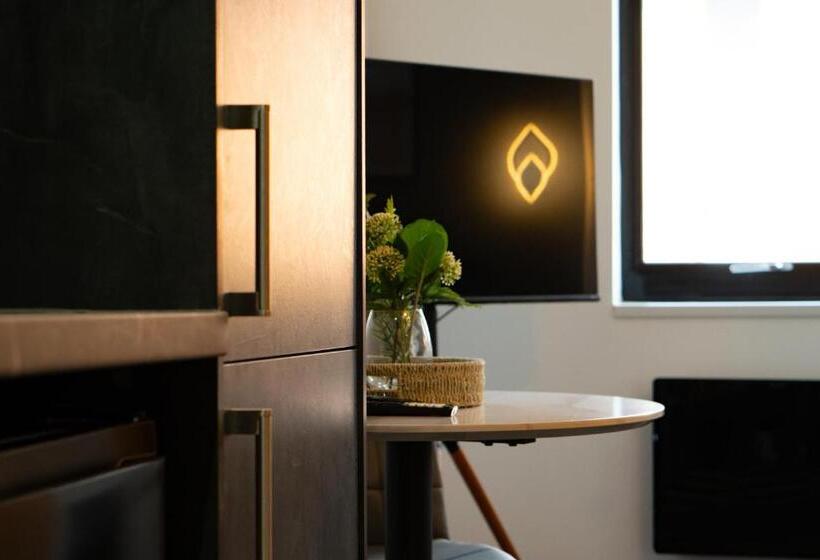 Midsummer House Premium Apartments With Sofa Beds & Sky Tv & Free Parking