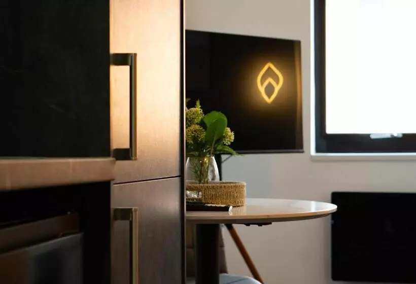 Midsummer House Premium Apartments With Sofa Beds & Sky Tv & Free Parking