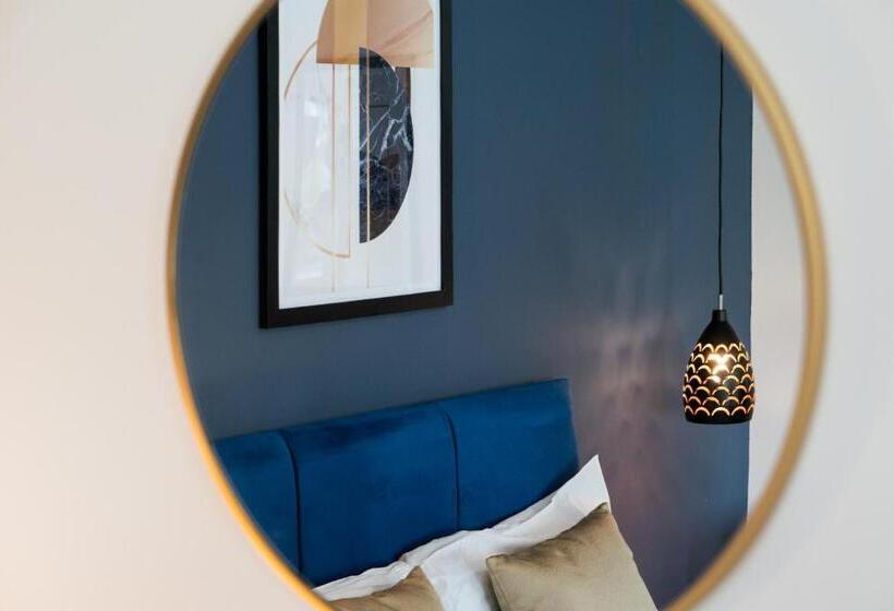 Midsummer House Premium Apartments With Sofa Beds & Sky Tv & Free Parking