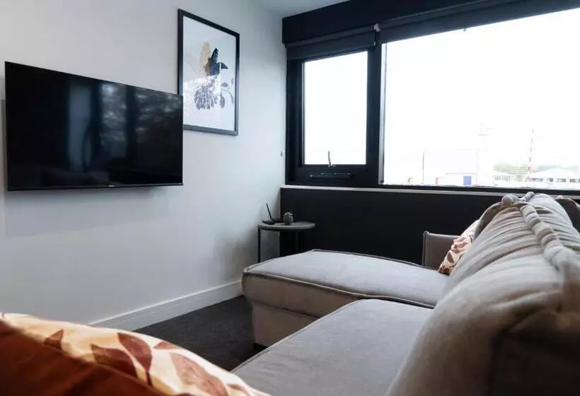 Midsummer House Premium Apartments With Sofa Beds & Sky Tv & Free Parking