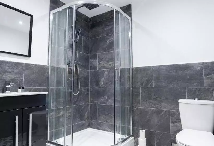 Midsummer House Premium Apartments With Sofa Beds & Sky Tv & Free Parking