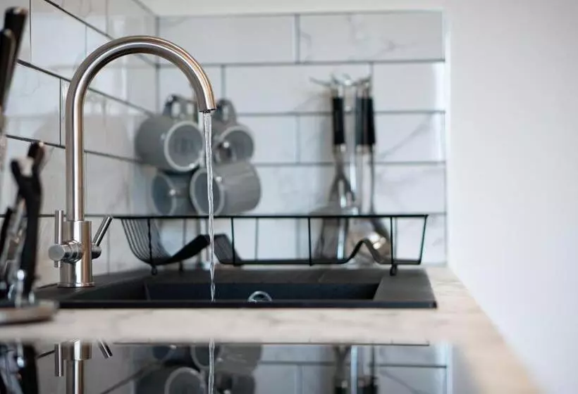 Midsummer House Premium Apartments With Sofa Beds & Sky Tv & Free Parking
