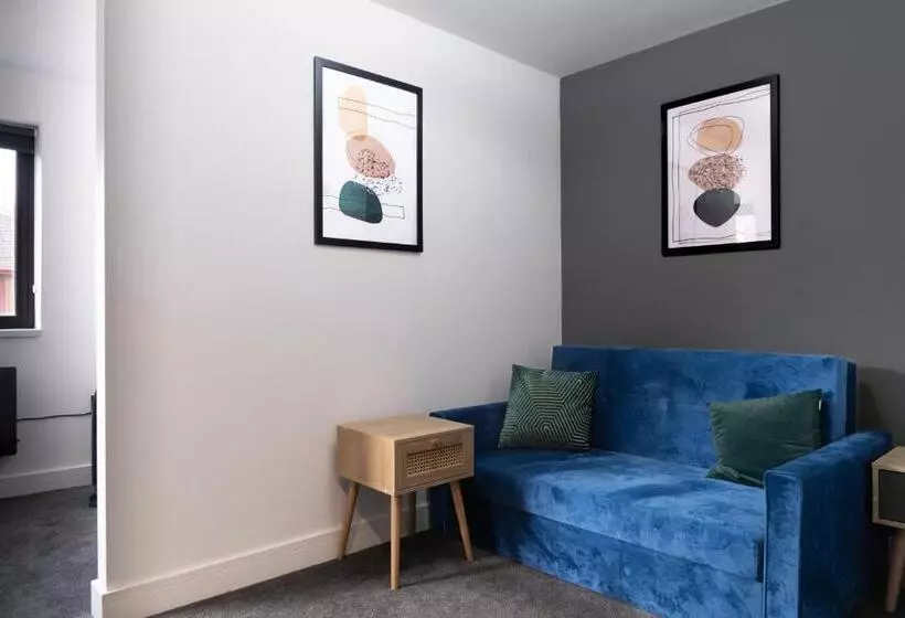 Midsummer House Premium Apartments With Sofa Beds & Sky Tv & Free Parking