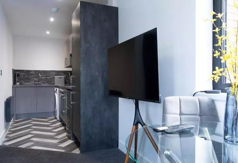 Midsummer House Premium Apartments With Sofa Beds & Sky Tv & Free Parking